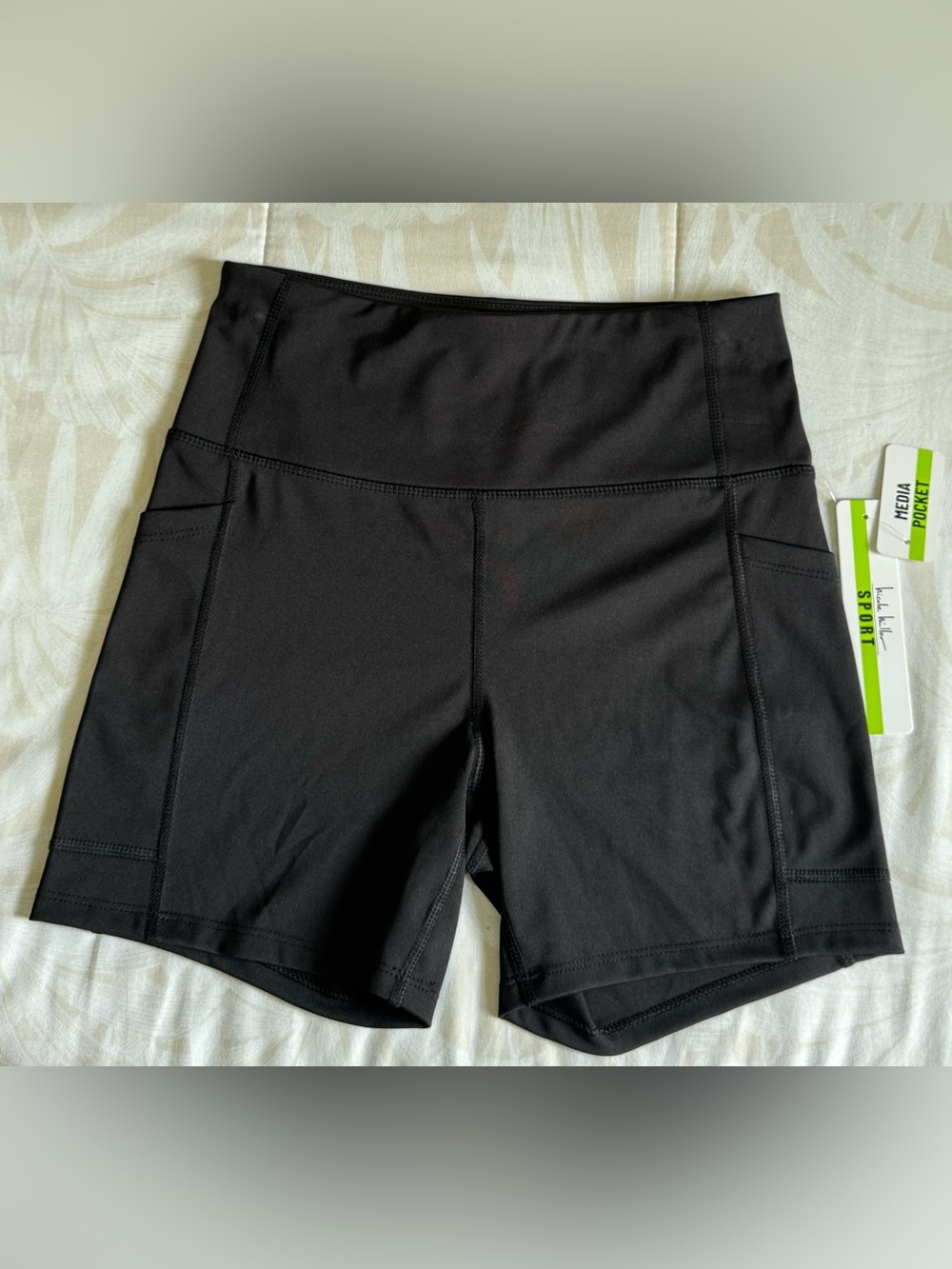 Nicole Miller Black High-Waist Athletic Bike Shorts with Side Pockets size M